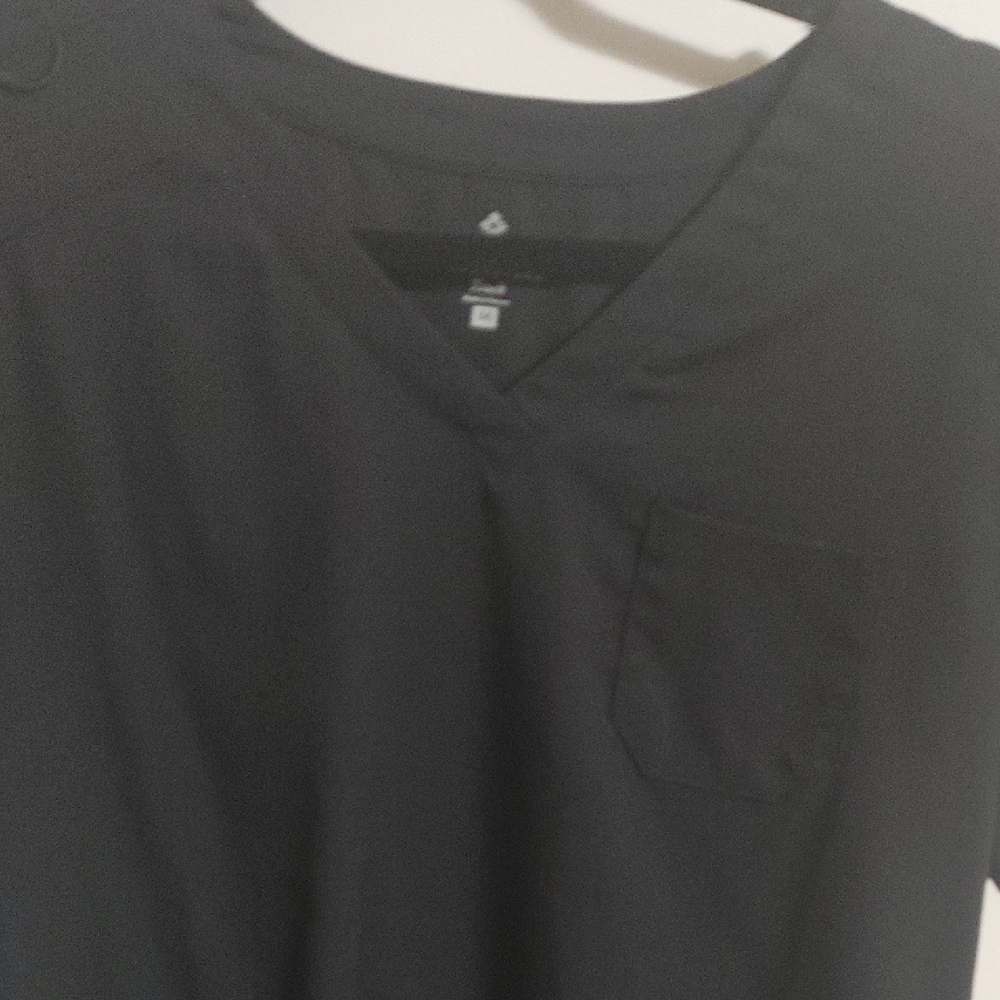 Scrubs Top Med Couture Classic Black V-Neck Scrub Top